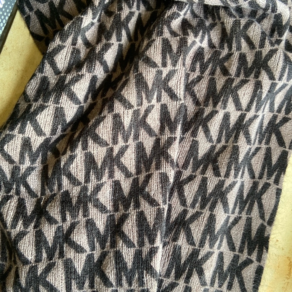 Michael kors infinity scarf